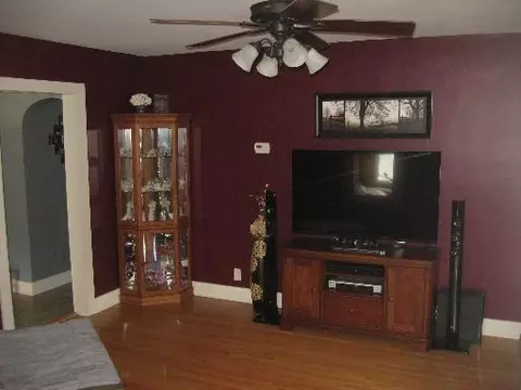 708 Henry St, Peru, IL 61354 photo 3