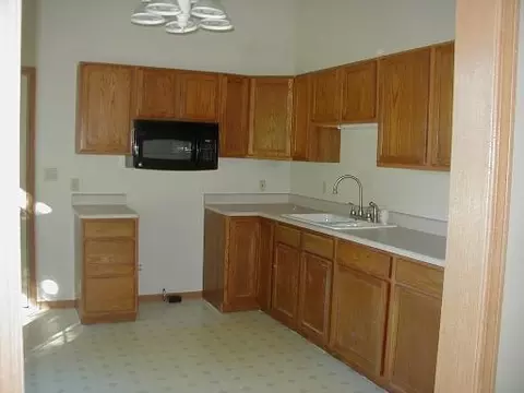 802 Catlin St, Ottawa, IL 61350 photo 2