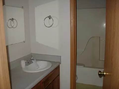 802 Catlin St, Ottawa, IL 61350 photo 9