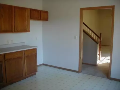 802 Catlin St, Ottawa, IL 61350 photo 3