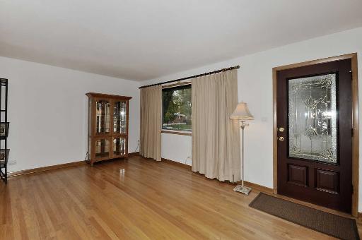 706 E Cedar Ln, Mount Prospect, IL 60056 photo 4