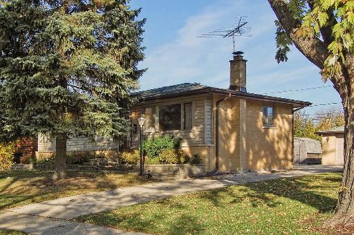 706 E Cedar Ln, Mount Prospect, IL 60056 photo 1