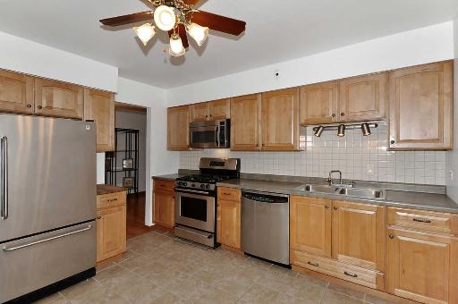706 E Cedar Ln, Mount Prospect, IL 60056 photo 5