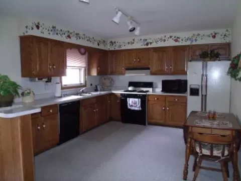 909 25th St, Peru, IL 61354 photo 2