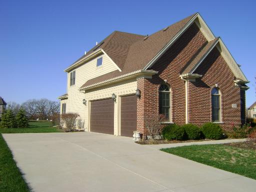 3701 Heathmoor Dr, Elgin, IL 60124 photo 1