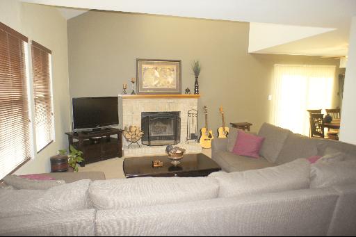 3146 Anton Dr, Aurora, IL 60504 photo 4