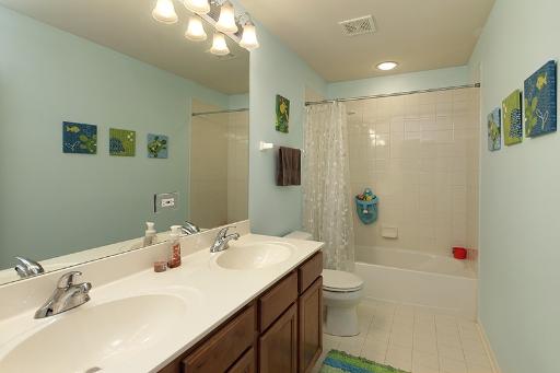 800 Deroo Loop, Highwood, IL 60040 photo 12
