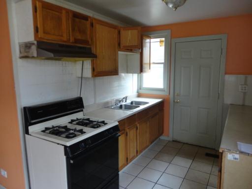 404 Hill Ave, Elgin, IL 60120 photo 3