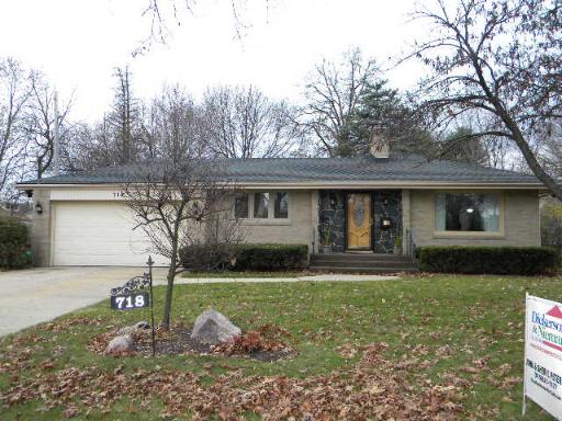 718 Westchester Dr, Rockford, IL 61107 photo 1