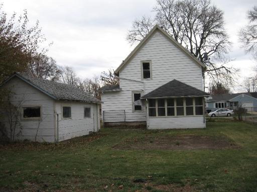 628 E Perry St, Belvidere, IL 61008 photo 2