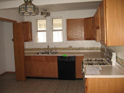 628 E Perry St, Belvidere, IL 61008 photo 10