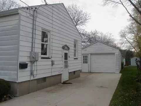 1806 Prospect Ave, Peru, IL 61354 photo 9