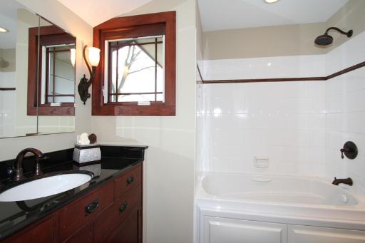 105 W Elm St, Wheaton, IL 60189 photo 12