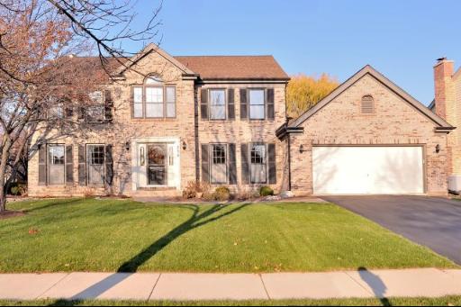 735 Longfellow Dr, Wheaton, IL 60189 photo 1