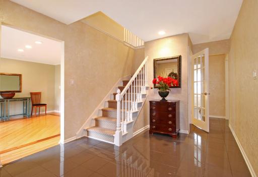2811 Manor Dr, Northbrook, IL 60062 photo 2