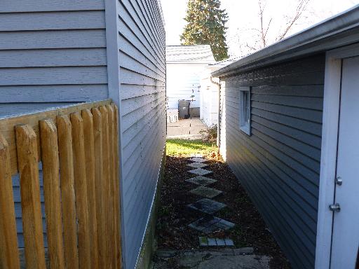 802 Schiller St, Elgin, IL 60123 photo 15