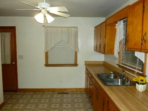 802 Schiller St, Elgin, IL 60123 photo 6