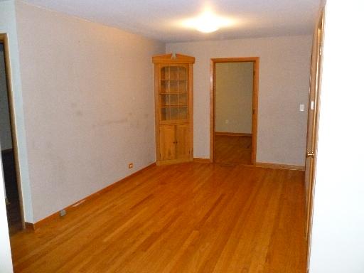802 Schiller St, Elgin, IL 60123 photo 3