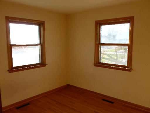 802 Schiller St, Elgin, IL 60123 photo 8