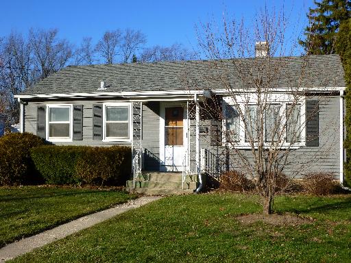 802 Schiller St, Elgin, IL 60123 photo 1