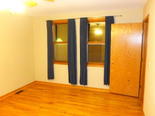 802 Schiller St, Elgin, IL 60123 photo 9
