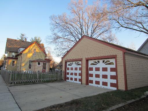522 Douglas Ave, Elgin, IL 60120 photo 3