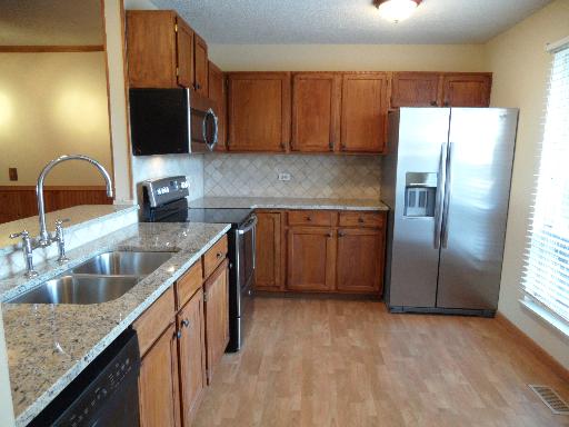329 Peppertree Ln, Aurora, IL 60504 photo 2