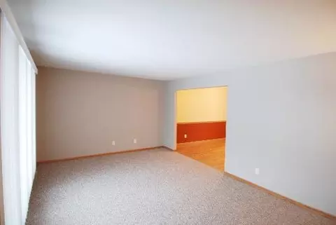 9662 Applegate Dr, Roscoe, IL 61073 photo 2