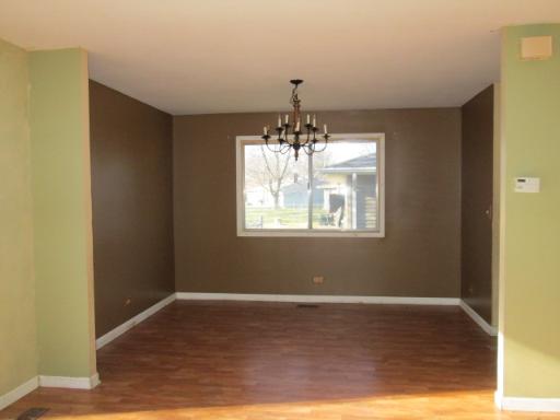 1099 Sebring Dr, Elgin, IL 60120 photo 2