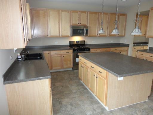 467 Mooresfield St, Elgin, IL 60124 photo 4