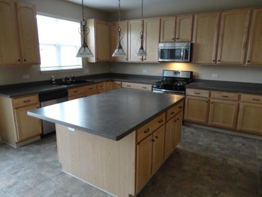 467 Mooresfield St, Elgin, IL 60124 photo 3
