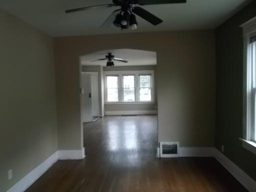 831 S Watson St, Aurora, IL 60505 photo 2