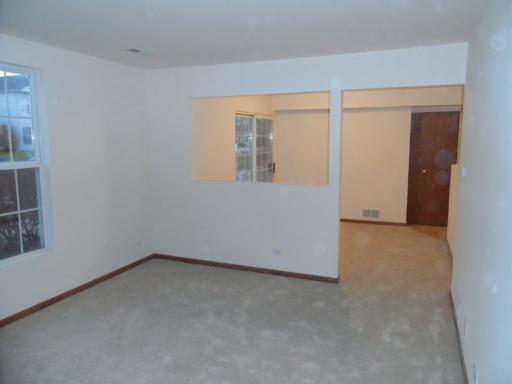 1069 Symphony Dr, Aurora, IL 60507 photo 3