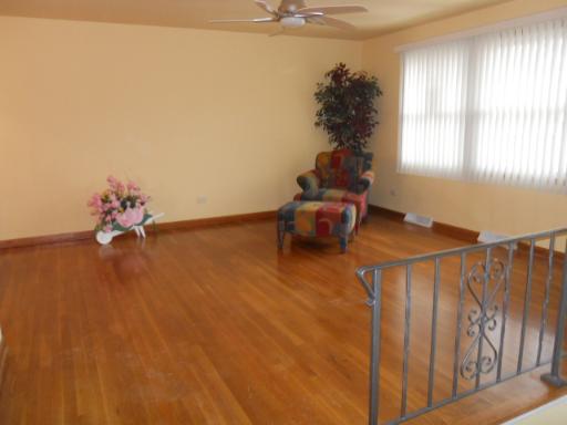17003 Locust Dr, Hazel Crest, IL 60429 photo 2