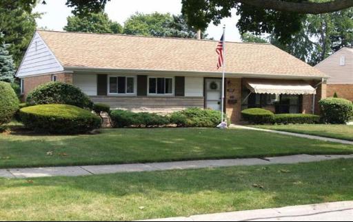 1029 E Villa Dr, Des Plaines, IL 60016 photo 1