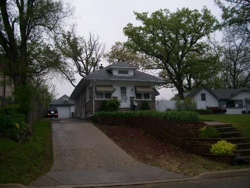 953 Elizabeth St, Elgin, IL 60120 photo 1
