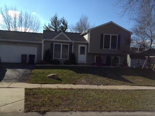 1925 Castle Pines Cir, Elgin, IL 60123 photo 1