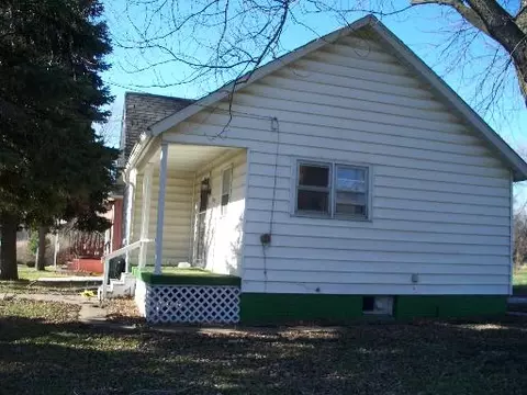 1002 E First St, Streator, IL 61364 photo 3