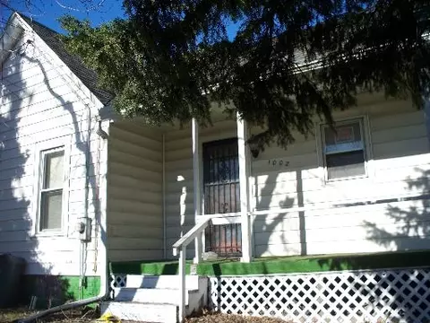 1002 E First St, Streator, IL 61364 photo 2