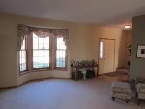 253 Robincrest Ln, Lindenhurst, IL 60046 photo 2