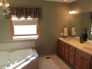253 Robincrest Ln, Lindenhurst, IL 60046 photo 12
