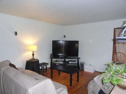 893 Stewart Ave, Elgin, IL 60120 photo 2