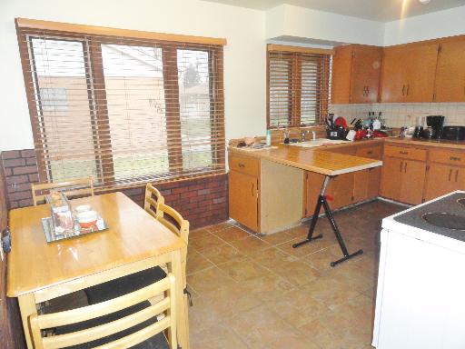 893 Stewart Ave, Elgin, IL 60120 photo 4