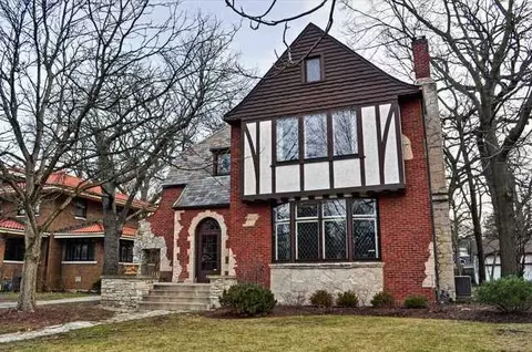 207 Maplewood Rd, Riverside, IL 60546 photo 1