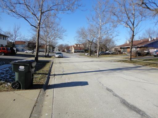 275 Grissom Ln, Hoffman Estates, IL 60169 photo 3