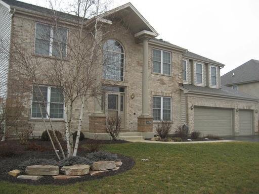 1051 Kingsmill Dr, Algonquin, IL 60102 photo 2