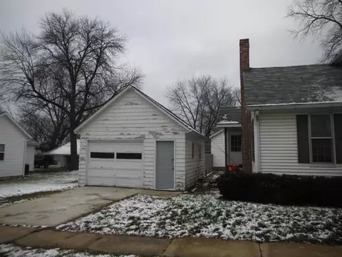 415 Monroe St, Henry, IL 61537 photo 4
