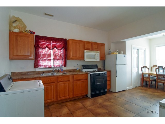537 N Central Park Ave, Chicago, IL 60624 photo 3