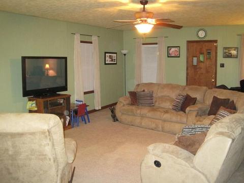 104 Calhoun St, Morris, IL 60450 photo 3