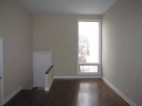 368 Oaktree Ct, Hoffman Estates, IL 60169 photo 2